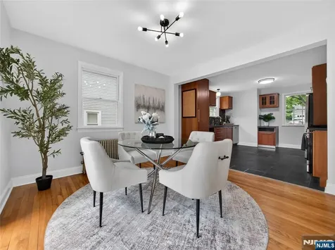 538 Coolidge Place Paramus NJ 07652