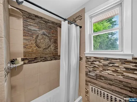 538 Coolidge Place Paramus NJ 07652