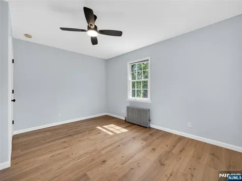 538 Coolidge Place Paramus NJ 07652