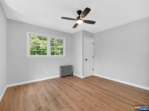 538 Coolidge Place Paramus NJ 07652