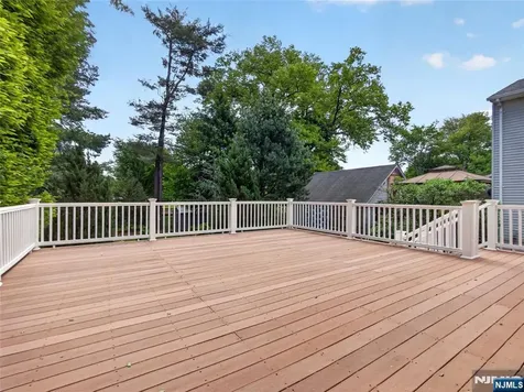 538 Coolidge Place Paramus NJ 07652