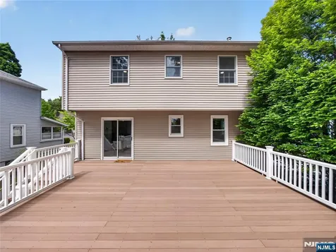 538 Coolidge Place Paramus NJ 07652