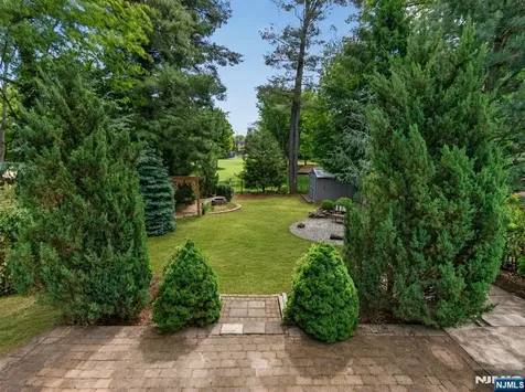 538 Coolidge Place Paramus NJ 07652