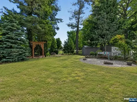 538 Coolidge Place Paramus NJ 07652