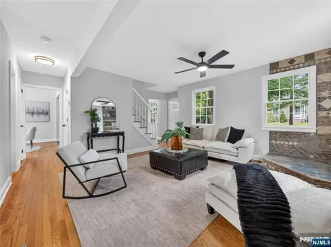 538 Coolidge Place Paramus NJ 07652