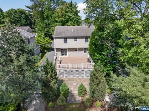 538 Coolidge Place Paramus NJ 07652