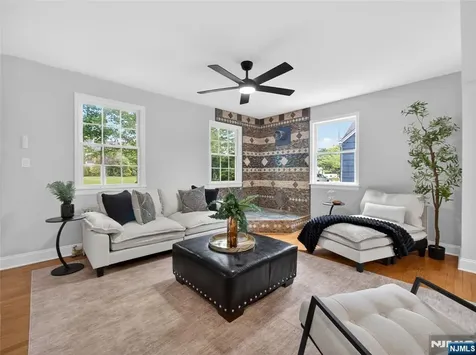 538 Coolidge Place Paramus NJ 07652