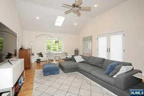 84 12th Street Cresskill NJ 07626