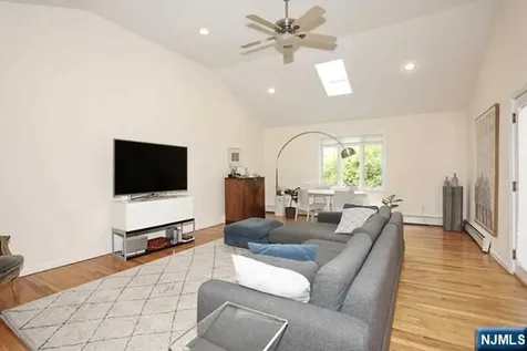 84 12th Street Cresskill NJ 07626