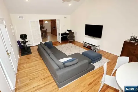 84 12th Street Cresskill NJ 07626