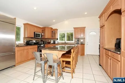 84 12th Street Cresskill NJ 07626