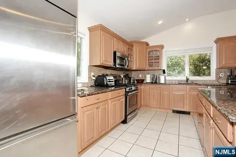 84 12th Street Cresskill NJ 07626