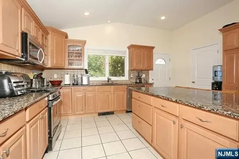 84 12th Street Cresskill NJ 07626