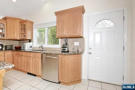 84 12th Street Cresskill NJ 07626