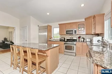 84 12th Street Cresskill NJ 07626
