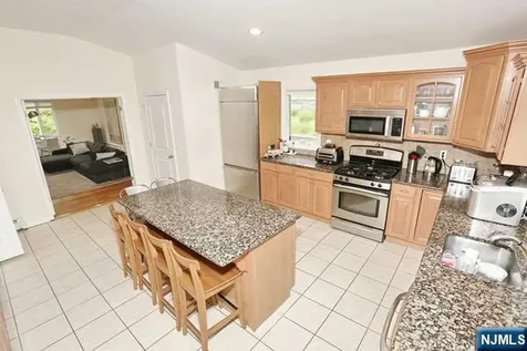 84 12th Street Cresskill NJ 07626