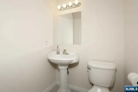 84 12th Street Cresskill NJ 07626
