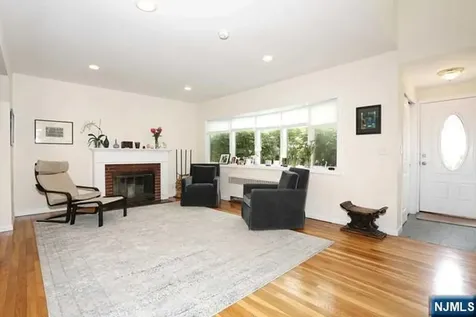 84 12th Street Cresskill NJ 07626