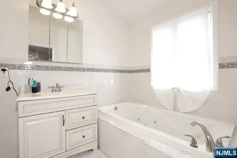 84 12th Street Cresskill NJ 07626