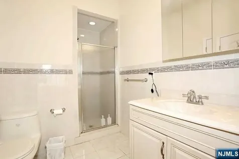 84 12th Street Cresskill NJ 07626