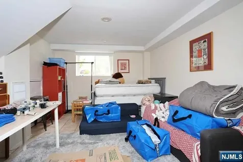 84 12th Street Cresskill NJ 07626