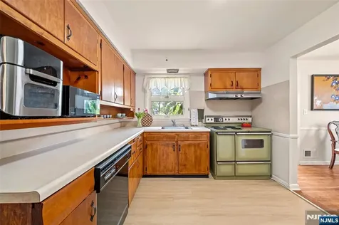 43 Woodvale Road Glen Rock NJ 07452