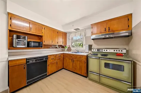 43 Woodvale Road Glen Rock NJ 07452