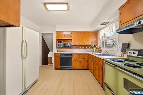 43 Woodvale Road Glen Rock NJ 07452