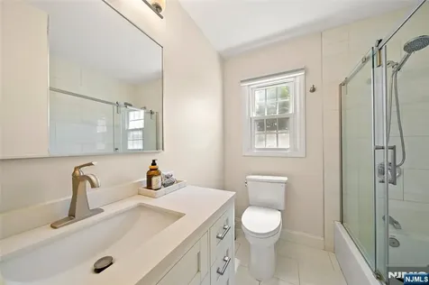 43 Woodvale Road Glen Rock NJ 07452