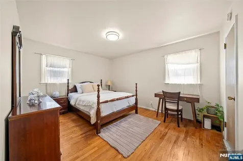 43 Woodvale Road Glen Rock NJ 07452