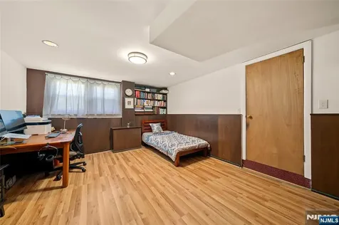 43 Woodvale Road Glen Rock NJ 07452