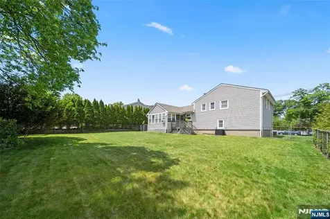 43 Woodvale Road Glen Rock NJ 07452