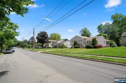 43 Woodvale Road Glen Rock NJ 07452
