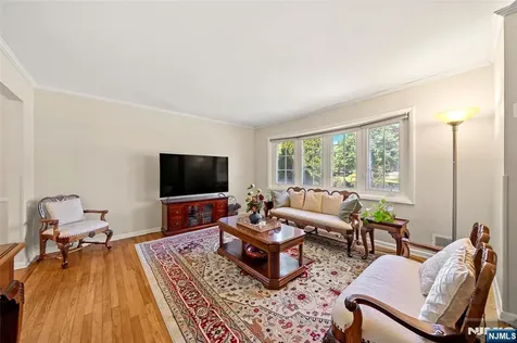 43 Woodvale Road Glen Rock NJ 07452