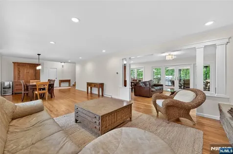 25 Cottontail Trail Upper Saddle River NJ 07458