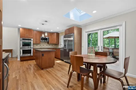25 Cottontail Trail Upper Saddle River NJ 07458