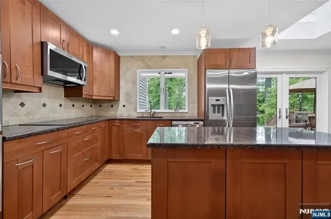 25 Cottontail Trail Upper Saddle River NJ 07458