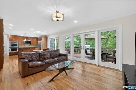 25 Cottontail Trail Upper Saddle River NJ 07458