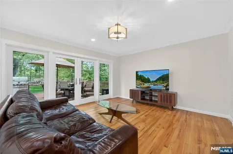 25 Cottontail Trail Upper Saddle River NJ 07458
