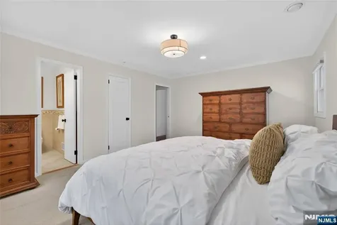 25 Cottontail Trail Upper Saddle River NJ 07458