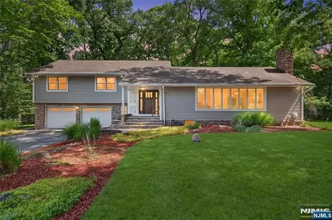 25 Cottontail Trail Upper Saddle River NJ 07458