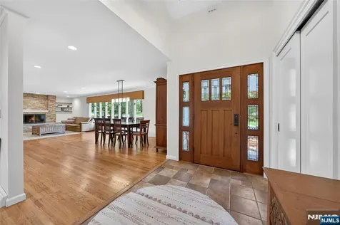25 Cottontail Trail Upper Saddle River NJ 07458