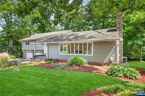 25 Cottontail Trail Upper Saddle River NJ 07458