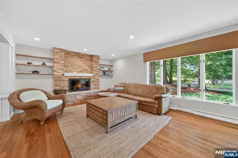 25 Cottontail Trail Upper Saddle River NJ 07458