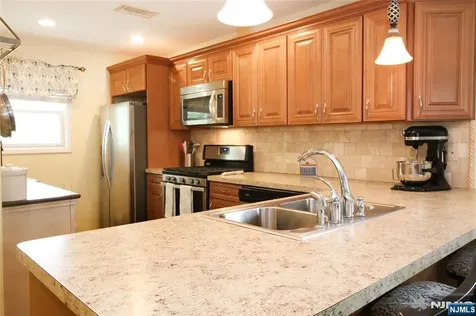 6 Knollwood Road Totowa NJ 07512
