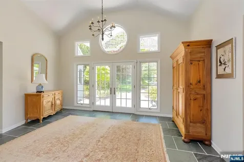 1 Hickory Lane Roseland NJ 07068