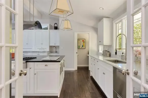 1 Hickory Lane Roseland NJ 07068
