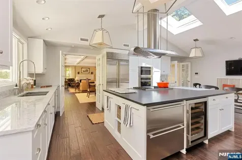 1 Hickory Lane Roseland NJ 07068
