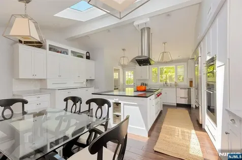 1 Hickory Lane Roseland NJ 07068