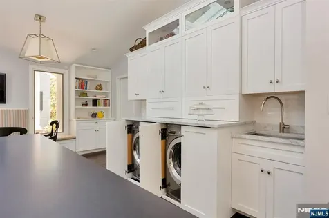 1 Hickory Lane Roseland NJ 07068